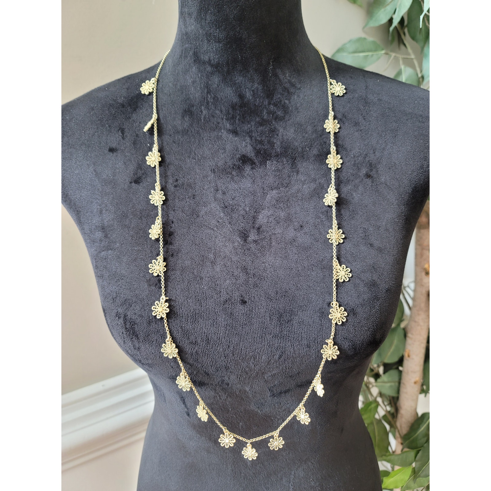 Womens Gold Tone Floral Link Necklace With Adjustable Lobster Clasp